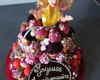 Une magnifique princesse en robe de chouquettes colorées