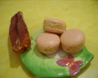 Macaron de luxe, sucré-salé garni d'un beurre de poutargue légèrement citronné ! surprenant et original.