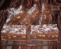 De délicieuse barres crunchy au chocolat au lait et sa ganache au lait de coco!