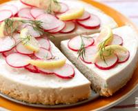 Un rafraîchissant cheesecake salé au thon, idéal pour une entrée iodée et légère.