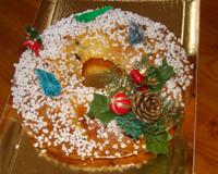 Une petite couronne des rois, aux pépites de chocolat et sans fruits confits.