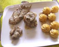 Chevreau cuit au four sauce moutarde à l'ancienne.