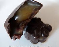 De délicieux chocolats croquant, fourrés d'une divine crème caramel au Cognac et raisin, le tout associé c'est une explosion de saveurs en bouche.