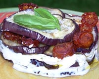 Millefeuille d'aubergines aux chèvre et aux tomates