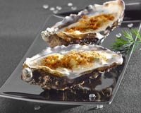 Huitres à la crème d'asperge et safran, gratinées au roquefort