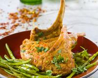 Ces côtes d'agneau à l'indienne vont faire voyager vos papilles.Une recette proposée par le Chef Paul Blouet.