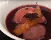 La poire au vin est un grand classique de la gastronomie Française. Retrouvez la recette traditionnelle de la poire au vin et dégustez ...