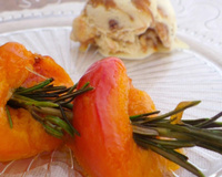 Brochettes d'abricots rôtis au miel et romarin