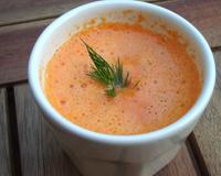 Une soupe épicé avec du maïs et du poivron, un parfum un peu mexicain.
