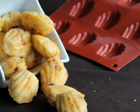 Madeleines salées avec féta et tomates confites