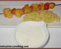 Brochettes de poulet tandoori et sauce au yaourt + riz complet au curcuma