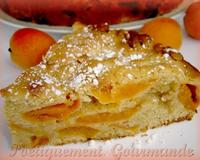 L'ajout du nougat, de la cannelle et de la muscade dans la préparation font la différence et donne un petit goût épicé bien agréable à ce gâteau .