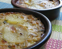 Un petit gratin de pommes de terre au roquefort qui s'est avéré un met très succulent, le mélange des ingrédients ainsi que le mode de cuisson font que les pommes de…