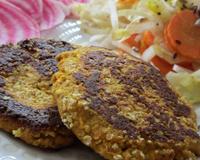 Ce steak est riche en protéines avec le tofu et les graines de chia, il remplace idéalement la viande. Il peut garnir vos hamburgers végétariens…