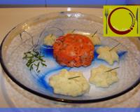 Un dressage des plus simple mais en goût une explosion en bouche l'alliance du champagne en émulsion avec le tartare de saumon que dire !