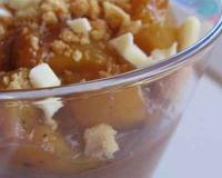 Une mousse mousseuse au chocolat épicén sous une compote de mangue parfumée.