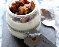 Une entrée qui surprendra vos invités un yaourt au roquefort, plus légère qu'une pannacotta et associée à une délicieuse compotée sucrée/salée au vinaigre balsamique.