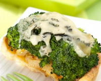 Tartelettes de Fourme d'Ambert au brocoli et caramel de pommes