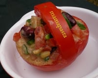 petite salade en panier de tomate