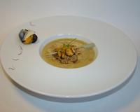 Avec cette réalisation, je voulais proposer une ré-adapatation du traditionnel « moules au roquefort », tout en y apportant ma touche personnelle, et en travaillant sur…