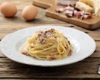 Les pâtes carbonara avec ou sans la crème ?