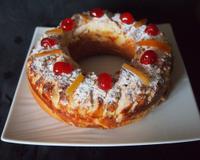 Dans le Sud de la France, le gâteau des Rois est une brioche aux fruits confits en forme de couronne parfumée à la fleur d'oranger, est préférée…