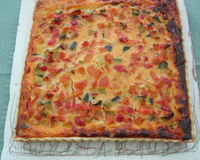 Recette très colorée, mettre très peu d'huile d'olives et couper les oignons, carottes, courgettes, les 3 poivrons et les tomates en petits dés.