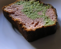 Cake marbré pistache et fraises Tagada