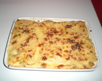 Dans une sauteuse, faire revenir oignons puis 1 sac de moules et cocktail fruits de mer. Faire une béchamel, puis faire 1 couche de pâte, 1 couche fruits de mer et bechamel.…