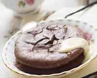 Fondant au chocolat et crème anglaise pour un combo parfait.