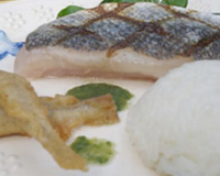 Filet de bar du bassin d'Arcachon et risotto aux herbes, citron vert et piment d'espelette