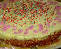 Gâteau au chocolat blanc et biscuits roses de Reims