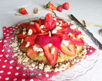 Tarte crumble bretonne au sarrasin, rhubarbe et fraises