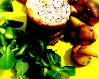 Millefeuilles pommes confites, magret de canard fumé et foie gras