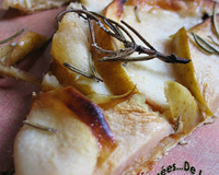 Tarte fine aux pommes beurre salé miel et romarin