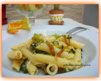 Penne rigate, courgettes et fleurs de courgettes