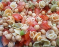 Salade folle de pâtes et pois chiches au basilic