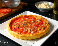 Tarte tomate, fromage, feta et moutarde