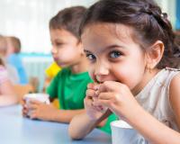 Contrairement à ce que l’on pense, ce fromage pour enfant “a une composition très clean” affirme cette diététicienne !