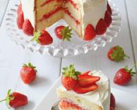 Un délice de saveurs! Divin mariage entre un gâteau à la fois ferme & extra moelleux, des fraises & des zestes de citron! Recette totalement…