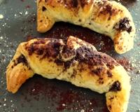 De jolis croissants frangipane chocolatés rapides et simples à réaliser.