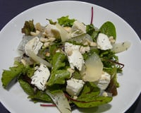 Salade chèvre poires mesclun