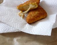 La mozzarella in carrozza est un grand classique en Italie, parfait pour un apéritif gourmand.