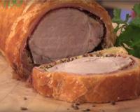 Un filet mignon de porc, enveloppé dans de la pâte feuilletée, pour découvrir une viande moelleuse, cuite à la perfection et savoureuse... A servir toute l'année, en…