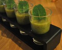 Une soupe froide à base de courgettes et de menthe, un délice !