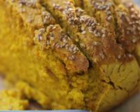 Le golden bread est une recette traditionnelle de Noël, sa couleur est due aux farines de maïs et de lupin.