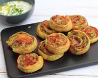 Roulés feuilletés au pesto et aux poivrons