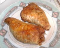 Une peau croustillante cachant une farce de poulet moelleuse. Le tout garantie sans os !