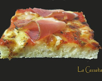 Pizza aux fromages et speck