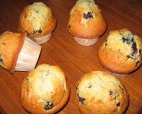 Recette de muffins aux myrtilles bien gonflés, en forme de champignon. Recette pour 6 gros muffins.